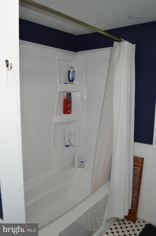 595 WAGO RD, Mount Wolf, PA 17347