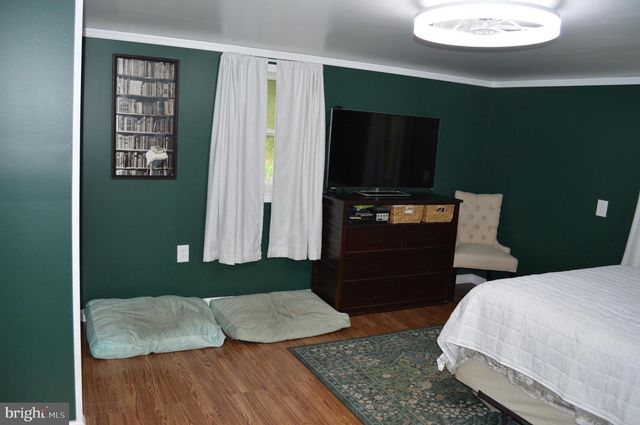 595 WAGO RD, Mount Wolf, PA 17347
