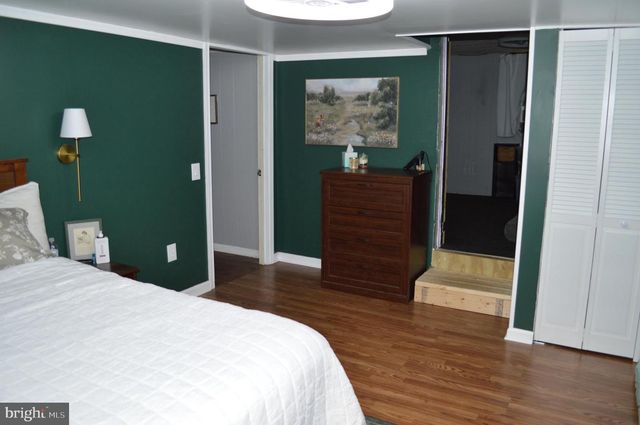 595 WAGO RD, Mount Wolf, PA 17347