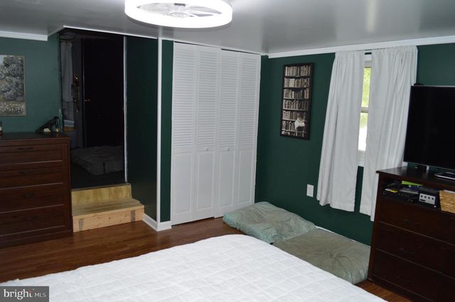 595 WAGO RD, Mount Wolf, PA 17347