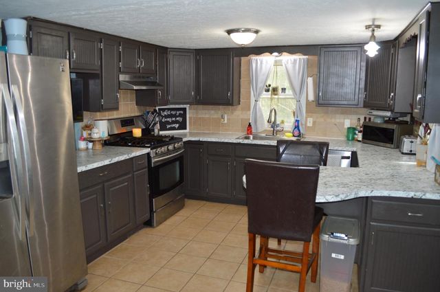 595 WAGO RD, Mount Wolf, PA 17347
