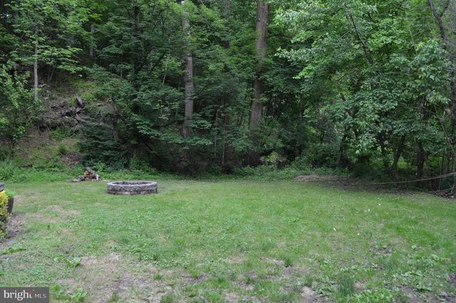 595 WAGO RD, Mount Wolf, PA 17347