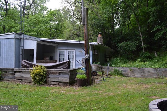 595 WAGO RD, Mount Wolf, PA 17347
