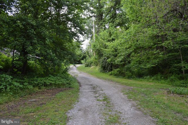 595 WAGO RD, Mount Wolf, PA 17347
