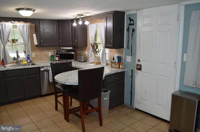 595 WAGO RD, Mount Wolf, PA 17347