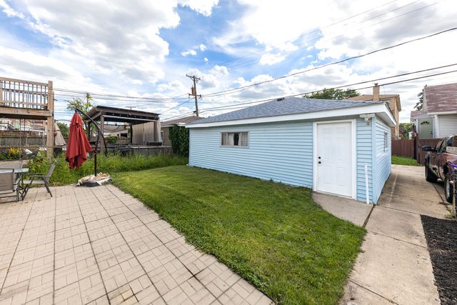 2230 N 75th Avenue, Elmwood Park, IL 60707