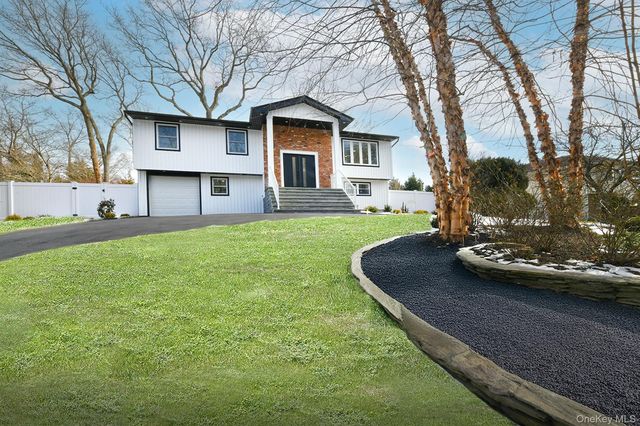 230 Townline Road, Commack, NY 11725