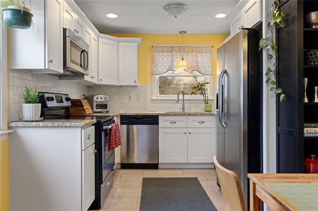 65 Marion Avenue S, Cranston, RI 02905