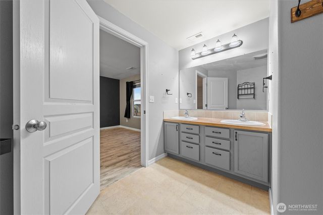 1502 W Tennessee Drive, Moses Lake, WA 98837