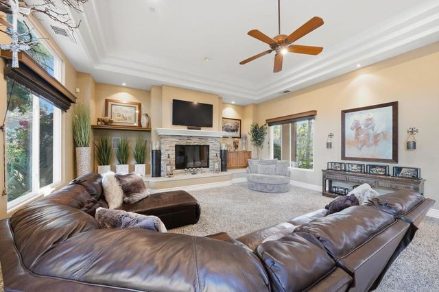 15161 La Manda Drive, Poway, CA 92064