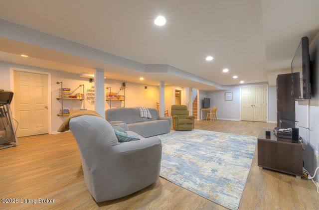 4301 Mount Vernon Rd, Louisville, KY 40220