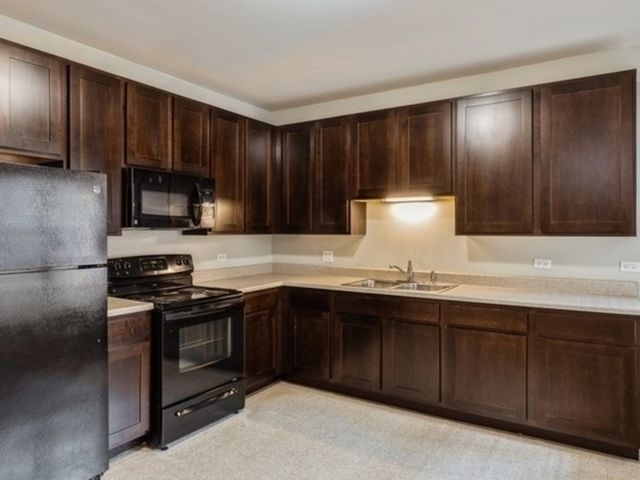 6853 S Ridgeland Avenue 202, Chicago, IL 60649