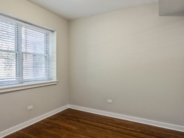 6853 S Ridgeland Avenue 202, Chicago, IL 60649