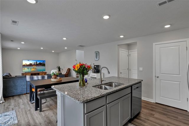 355 W Trinity Way, Newark, OH 43055