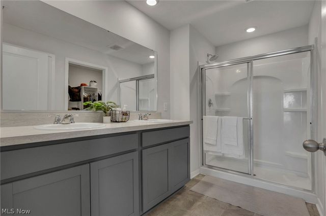 355 W Trinity Way, Newark, OH 43055