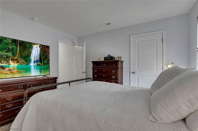 355 W Trinity Way, Newark, OH 43055