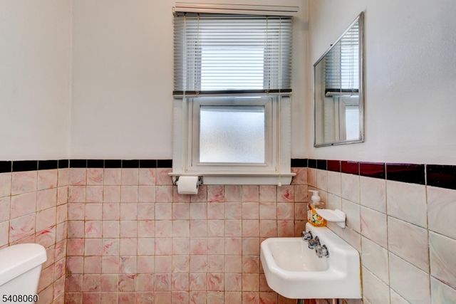 4 Herbert Pl, West Caldwell Twp., NJ 07006