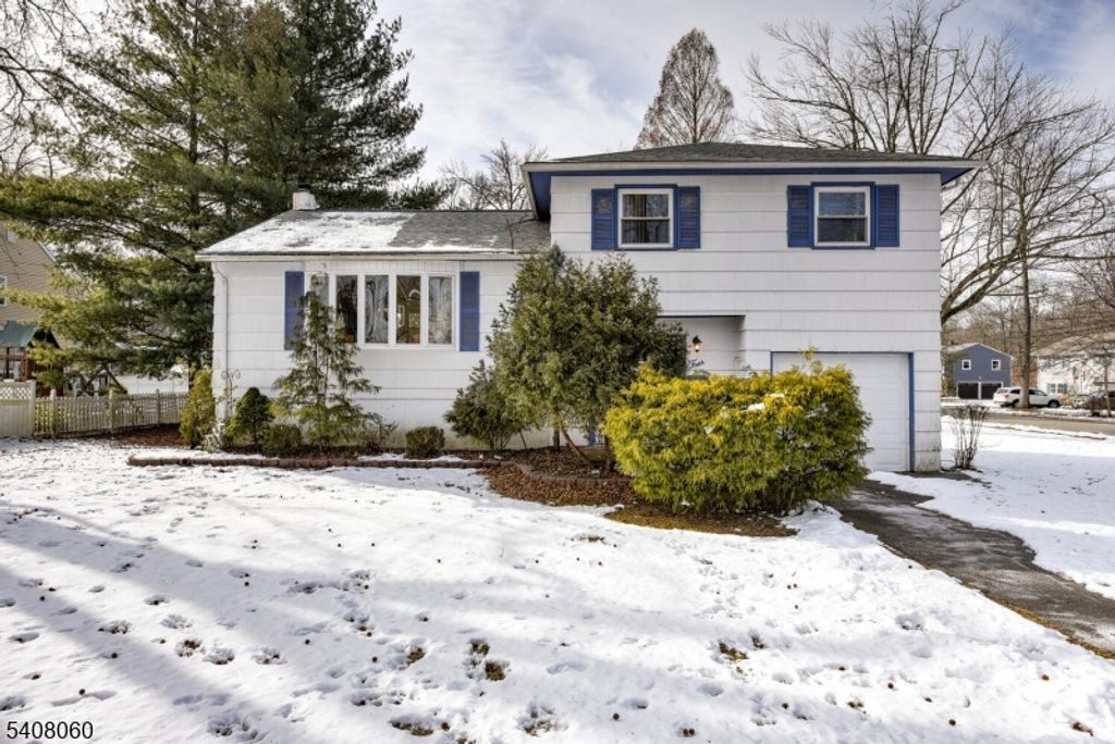4 Herbert Pl, West Caldwell Twp., NJ 07006