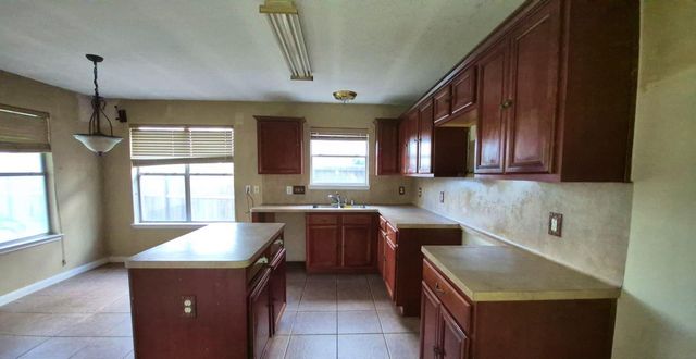 20906 S Hide Court, Houston, TX 77073