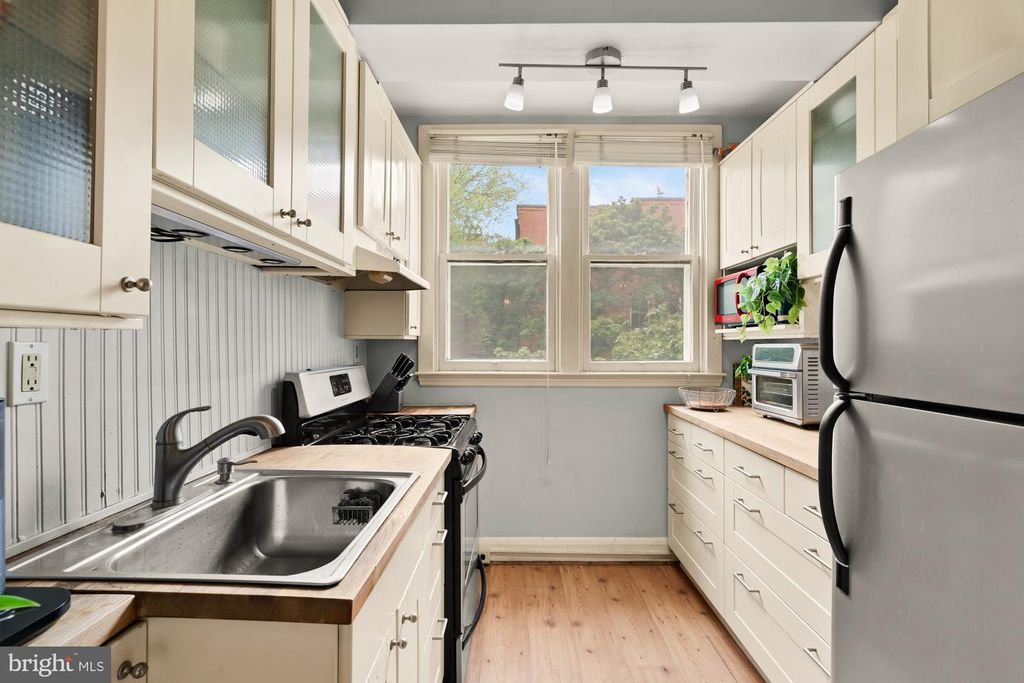 Image 12 of property listing at 159 W LANVALE ST #5, Baltimore, MD 21217