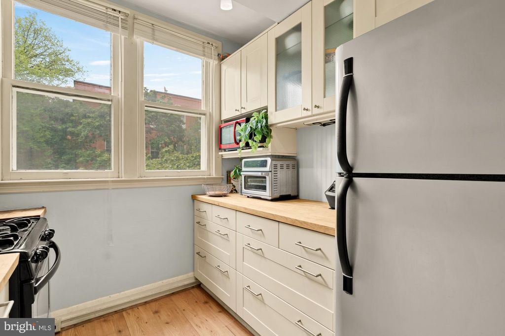 Image 14 of property listing at 159 W LANVALE ST #5, Baltimore, MD 21217