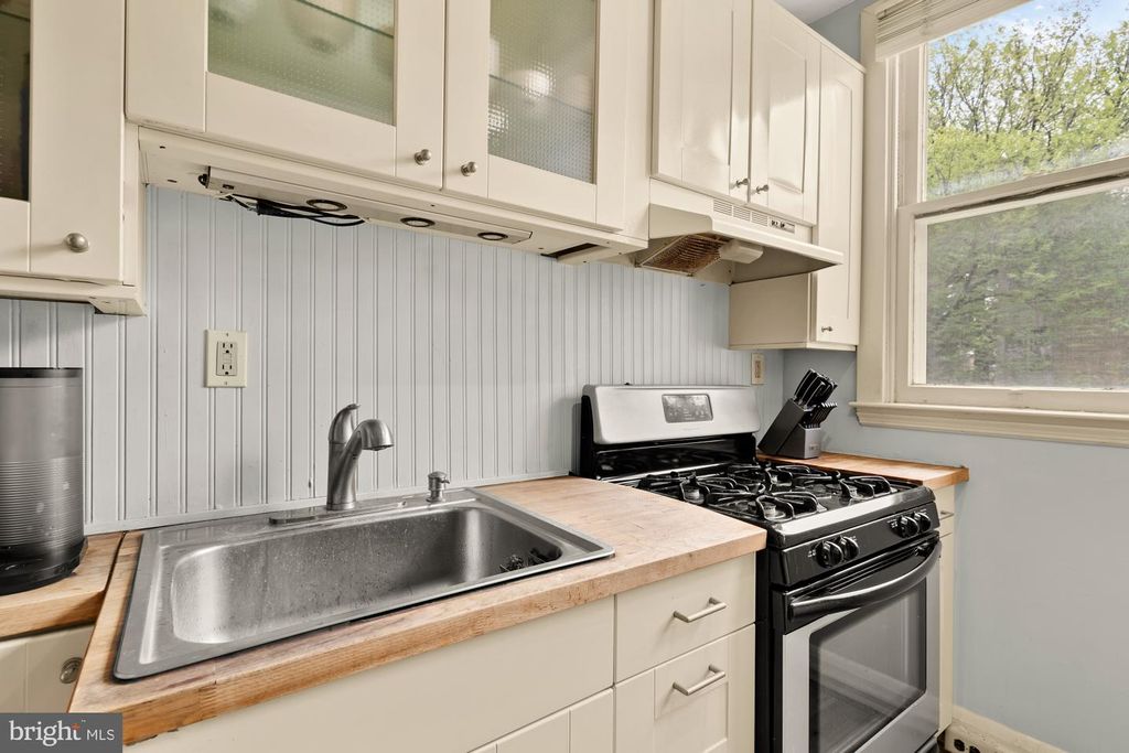 Image 15 of property listing at 159 W LANVALE ST #5, Baltimore, MD 21217