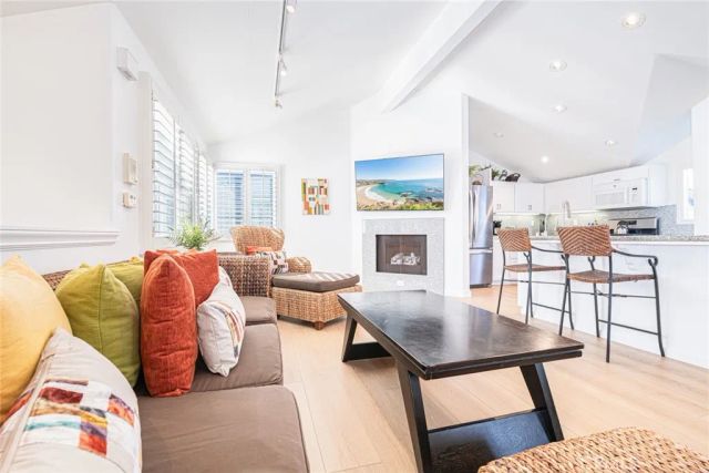 1720 W Oceanfront B, Newport Beach, CA 92663