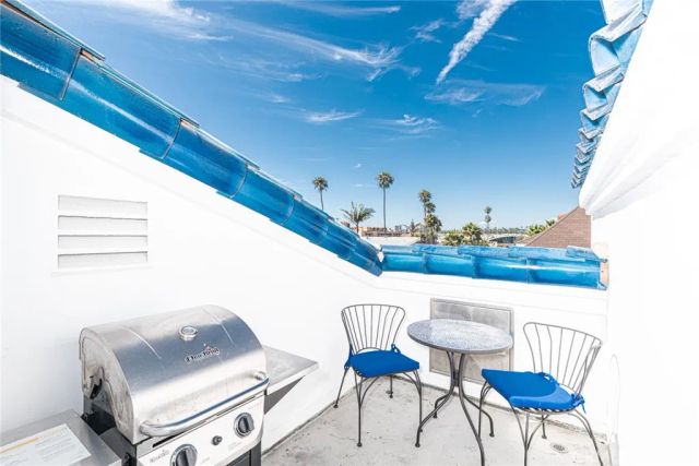 1720 W Oceanfront B, Newport Beach, CA 92663