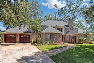 2265 River Valley Drive, West Columbia, TX 77486