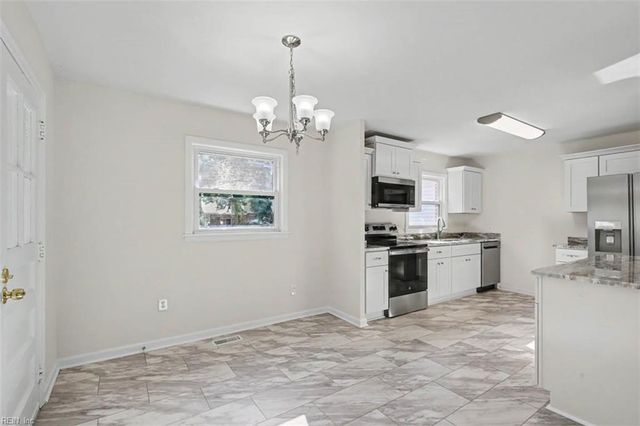 129 Lynnhaven DR, Hampton, VA 23666