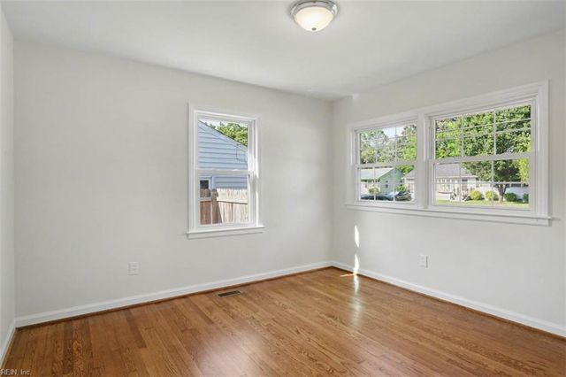 129 Lynnhaven DR, Hampton, VA 23666