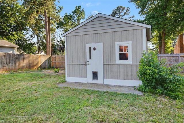 129 Lynnhaven DR, Hampton, VA 23666