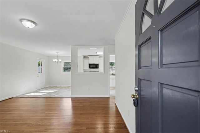 129 Lynnhaven DR, Hampton, VA 23666