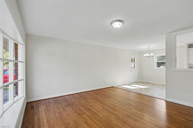 129 Lynnhaven DR, Hampton, VA 23666