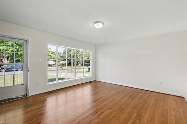 129 Lynnhaven DR, Hampton, VA 23666