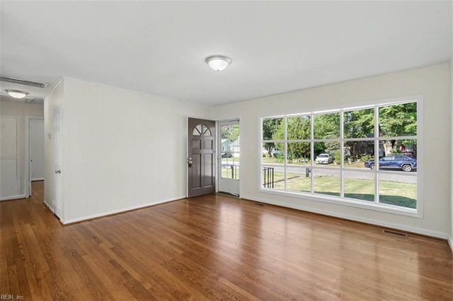 129 Lynnhaven DR, Hampton, VA 23666
