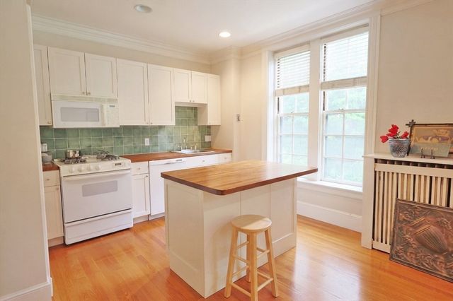 1514 Beacon 36, Brookline, MA 02446