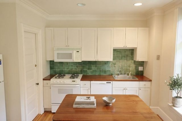 1514 Beacon 36, Brookline, MA 02446