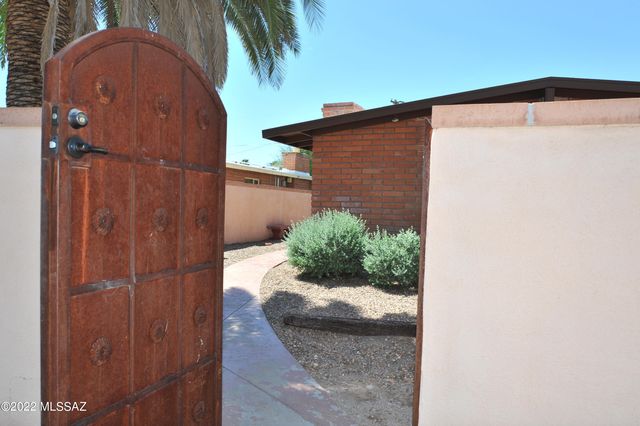 5842 E 4th Street, Tucson, AZ 85711