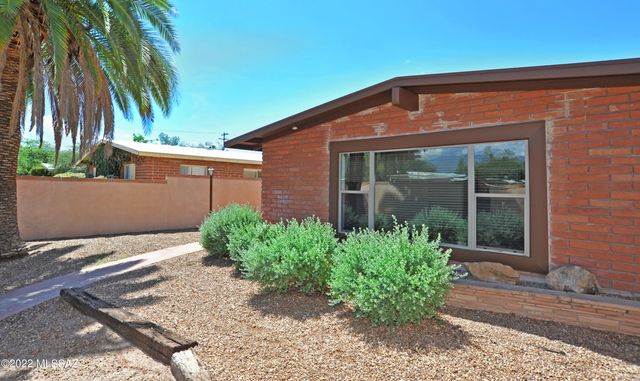 5842 E 4th Street, Tucson, AZ 85711