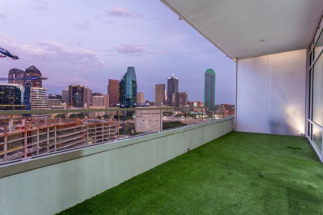 2430 VICTORY PARK Lane 1806, Dallas, TX 75219