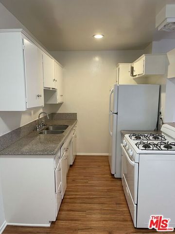 1620 Brockton Avenue 15, Los Angeles, CA 90025