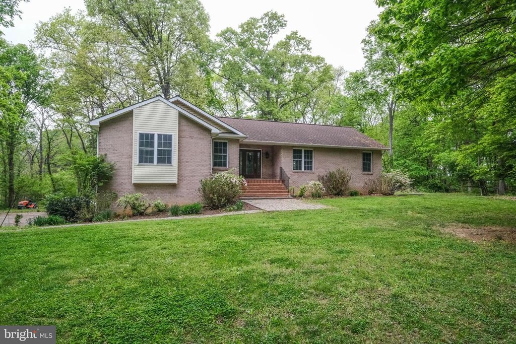 134 KELCAR DR, Summit Point, WV 25446