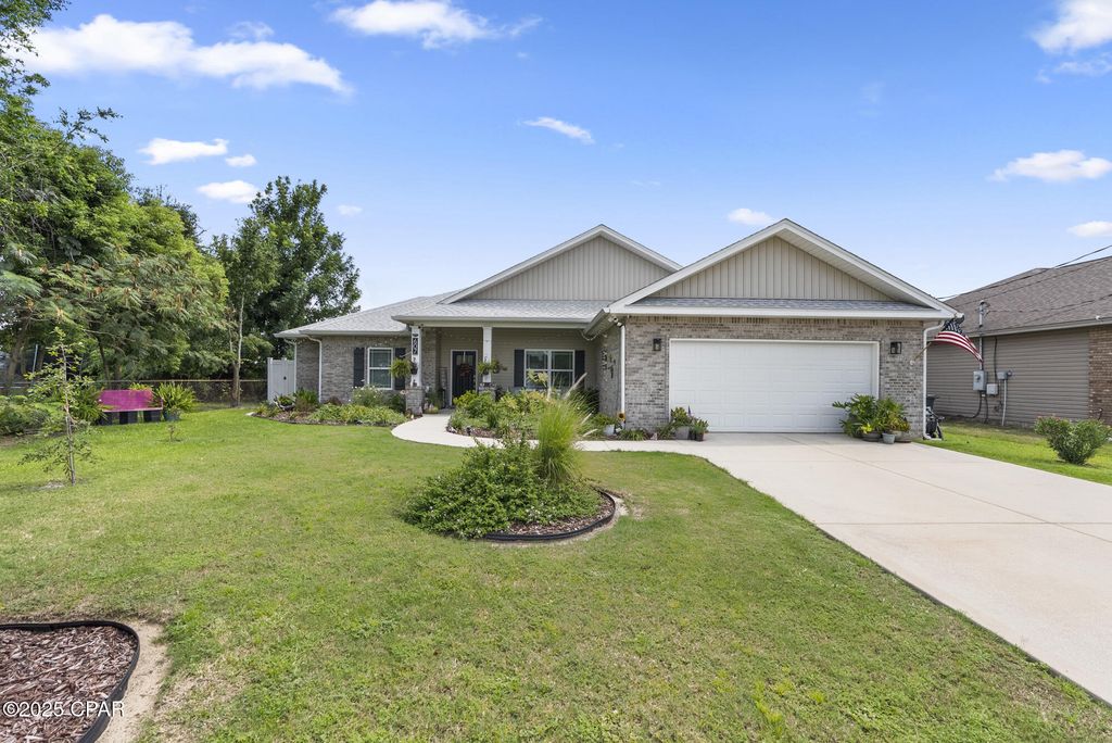 607 W 13th Street, Lynn Haven, FL 32444