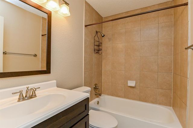 4011 Issacks Way, Sugar Land, TX 77479
