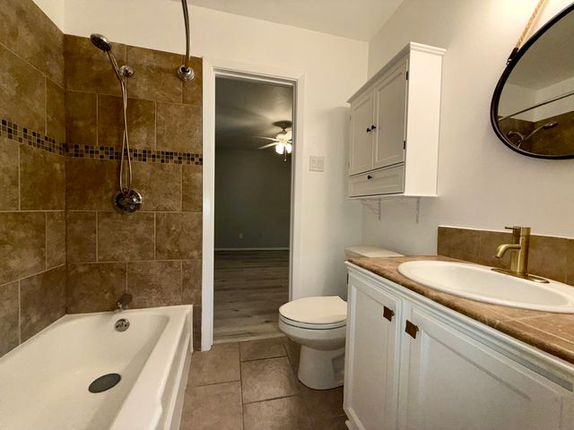 901 Gregory Avenue, Bedford, TX 76022