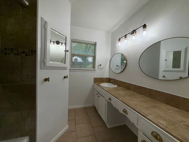 901 Gregory Avenue, Bedford, TX 76022