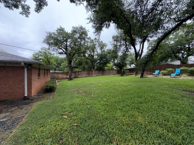 901 Gregory Avenue, Bedford, TX 76022