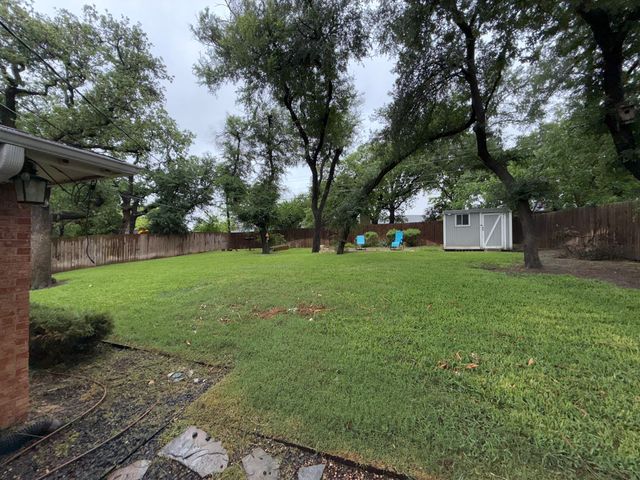 901 Gregory Avenue, Bedford, TX 76022