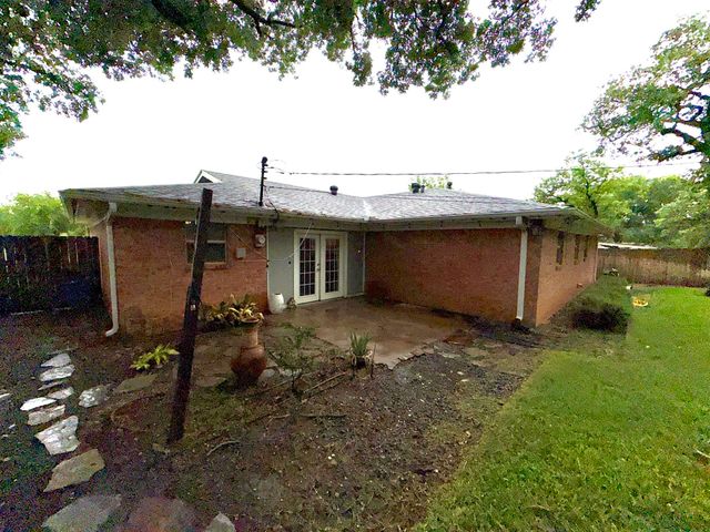 901 Gregory Avenue, Bedford, TX 76022